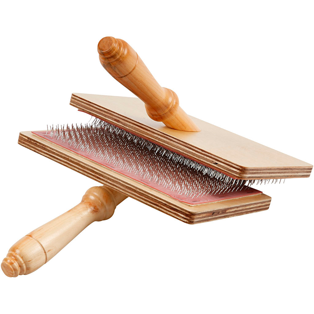 Hand carders, size 20x11 cm, 1 pair