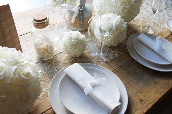 Boule de roses déco Ø 10cm mousse blanche (1 pièce) [IFS-31210]