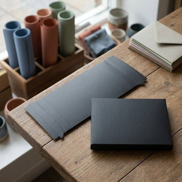 Scatola piccola in kraft nero met. 13.7x1.6x19.1cm (25 pezzi) [BK1]