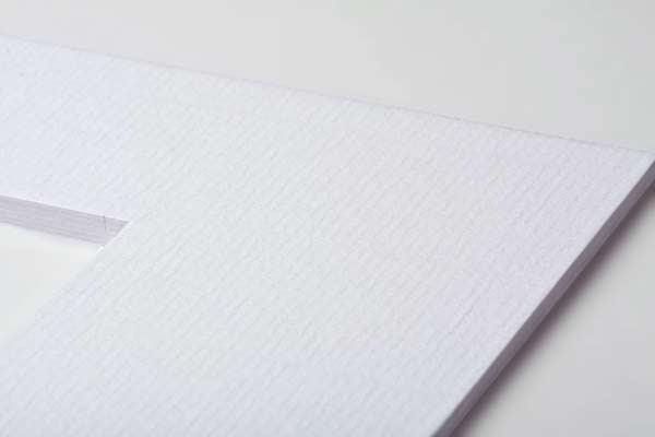 Double passe partout Blanc/Blanc 19 x 29cm pour le découpage intérieur. 30.5 x 40.6cm (10 Pièces) [MT20005]